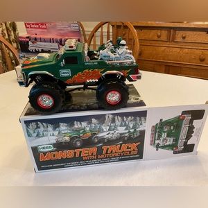 HESS 2007 vintage monster truck with  2 motorcycles, brand new, original